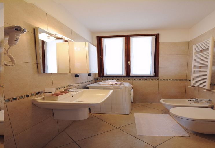 Bathroom, Residence Eden Azalea 1, Como