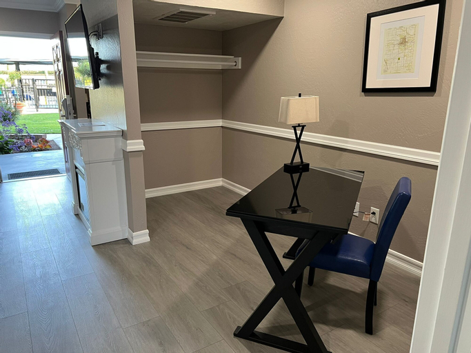 Dining Room 6
