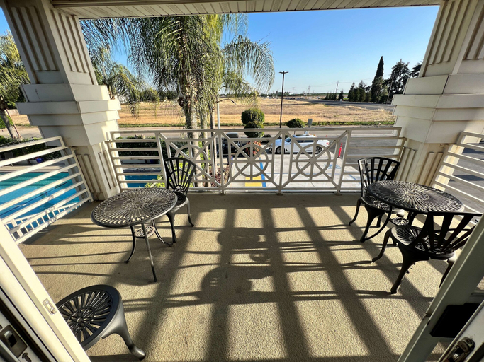 Others 5, Best Western Americana, Tulare