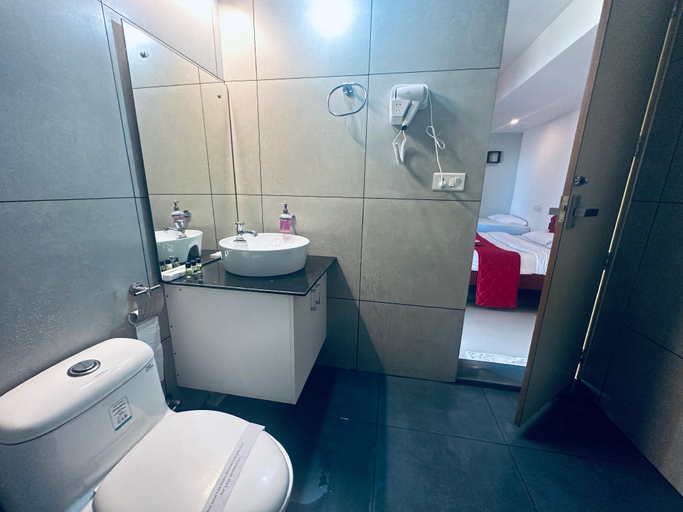 Bathroom 3, Lake n River Resort Munroe Island, Kollam