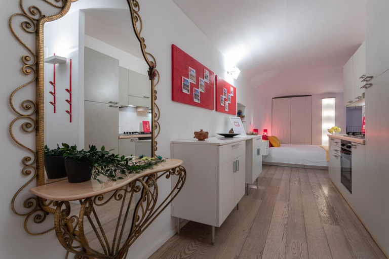 Others 4, Red Studio Near Porta Nuova by Wonderful Italy, Torino