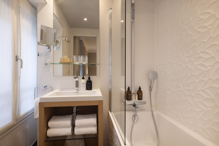 Bathroom 3, Hotel Chavanel Paris, Paris