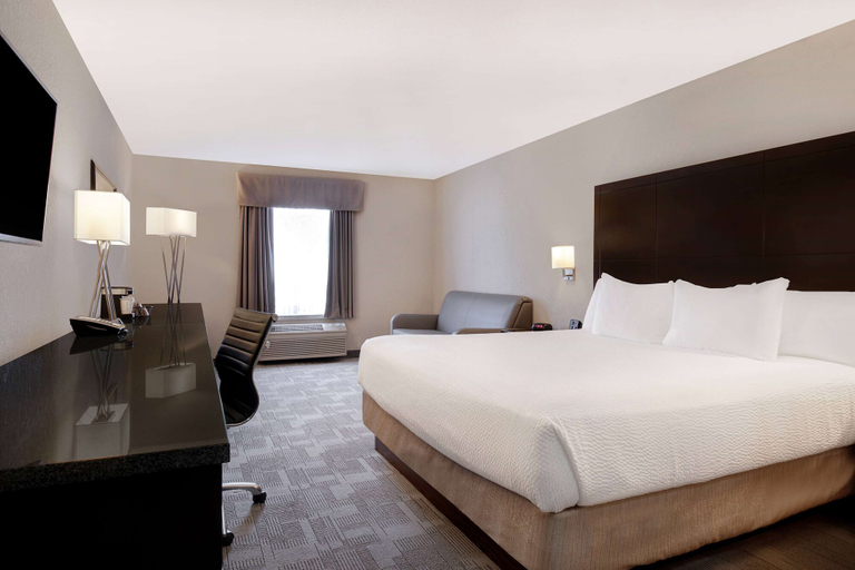 Bedroom 3, Days Inn by Wyndham Medicine Hat, Division No. 1