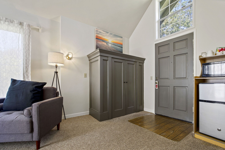 Others 5, Mendo Bungalow, Mendocino