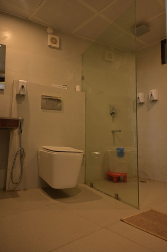 Bathroom 4, Hotel River Retreat, Kangra