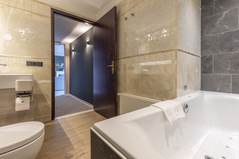 Bathroom 5, Fletcher Familiehotel De Hunzebergen, Borger-Odoorn