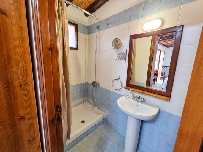 Bathroom 4, Aphrodite's Pool Retreat, Larnaca