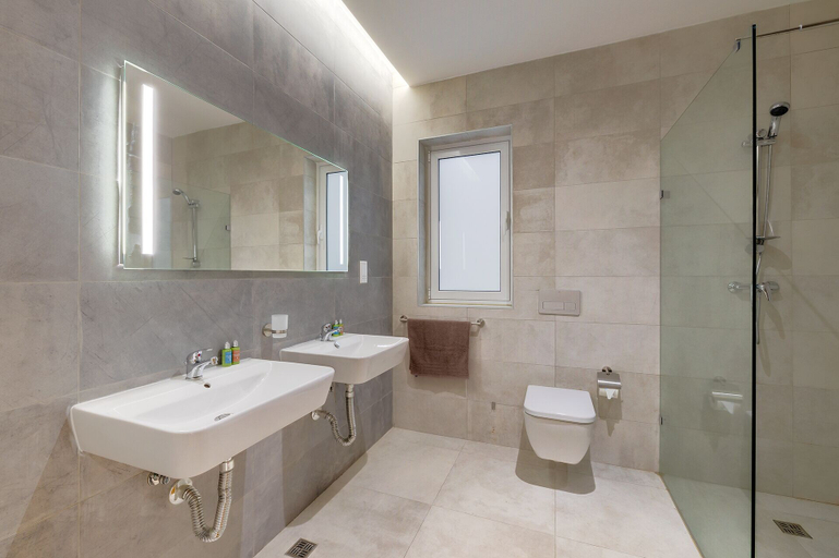 Bathroom, Luxury Apartment With Valletta and Harbour Views