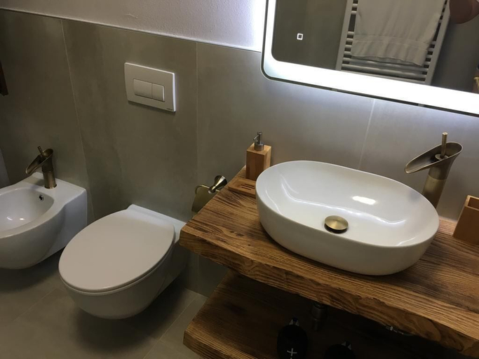 Bathroom 5, Il Fienile, Brescia