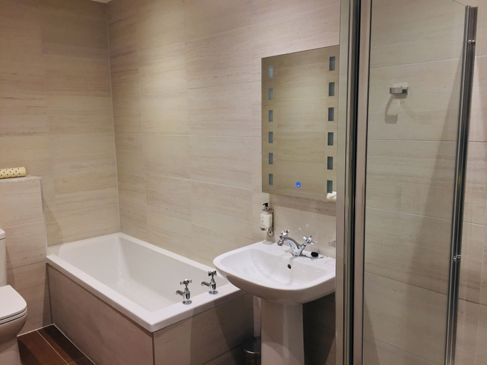 Bathroom 4, Angel Inn Hotel, Worcestershire