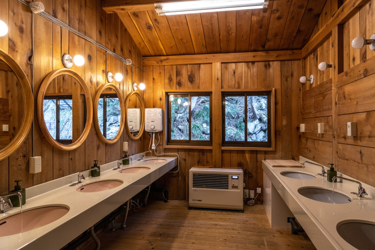 Bathroom 3, Hatcho No Yu, Nikkō