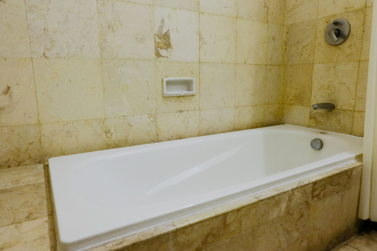 Bathroom 5, Homey 2Br At Braga City Walk Apartment, Bandung