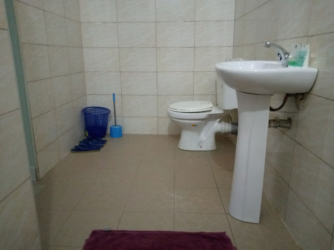 Bathroom, Harod Suites, Kampala