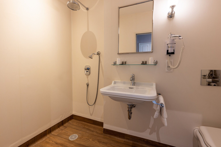 Bathroom, La Maison Blanche, Haute-Vienne