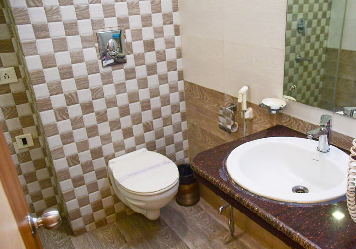 Bathroom 4, Hotel The Signature Asansol, Barddhaman