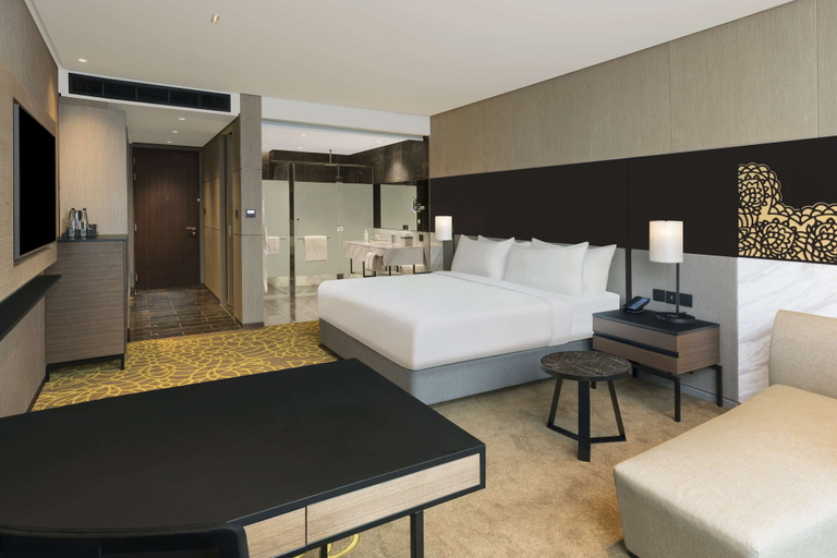 Bedroom 3, Hilton Bengaluru Embassy Manyata Business Park, Bangalore
