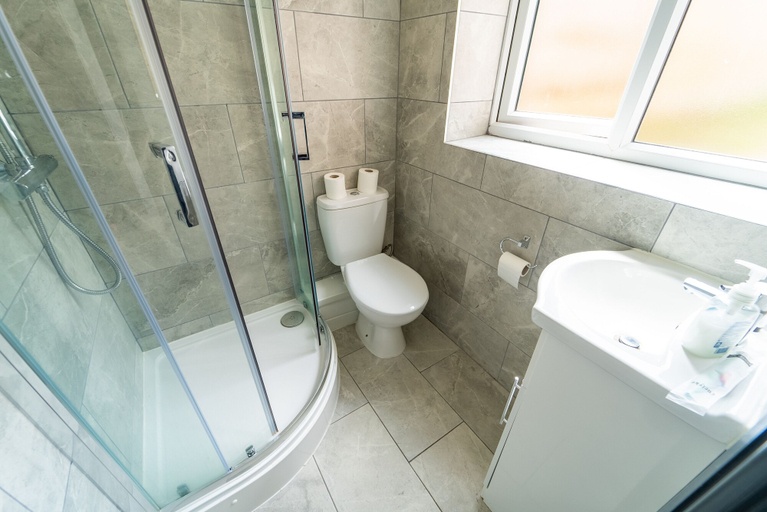 Bathroom, Spacious Studio Near City Centre!, Birmingham