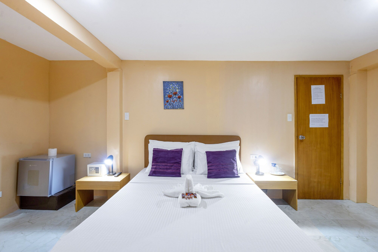 Bedroom 3, White Shamrock Beach Hotel, Malay