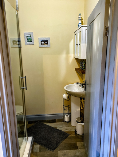 Bathroom 3, Norfolk Accommodation - mYminiBreak, Cambridgeshire