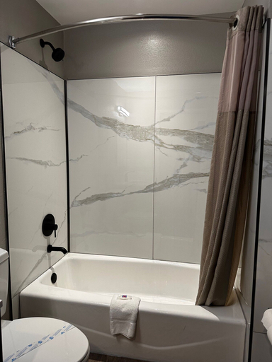 Bathroom 4, Motel 6 Indianapolis Carmel, Marion