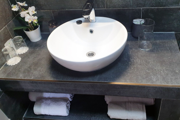 Bathroom 5, The Luxo Wine Museum Hotel, Püspökladány