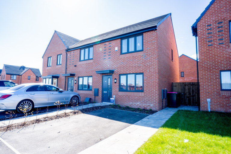 Exterior & Views 2, 2-bed House With Canal View, Garden & Petsok, Manchester