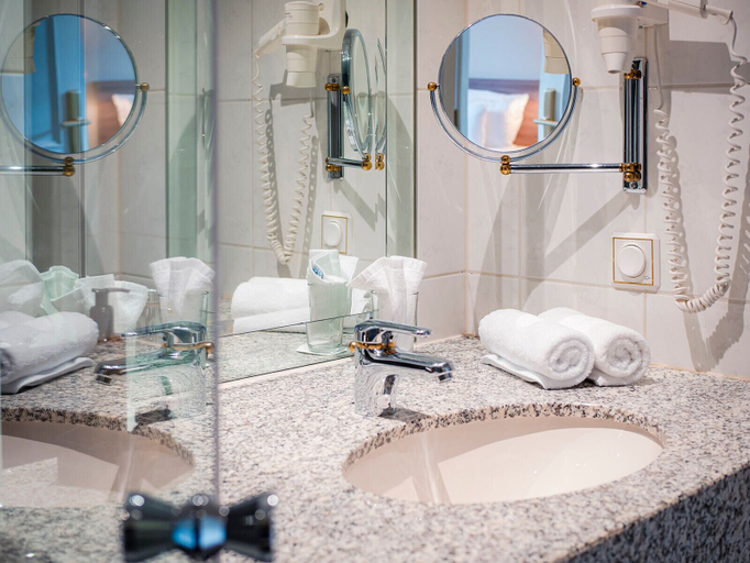 Bathroom 4, Romantik Hotel-Restaurant Altenberger Hof, Rheinisch-Bergischer Kreis