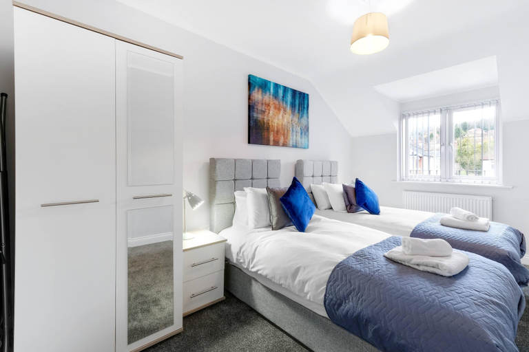 Bedroom 2, The Modern Apartments - 2 Bedroom with Parking by 360Stays, Buckinghamshire