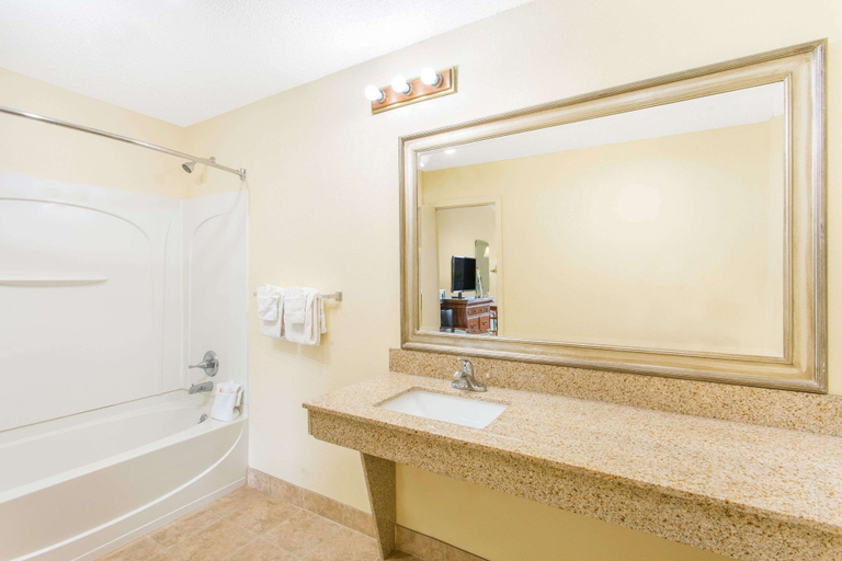 Bathroom 4, Days Inn by Wyndham Florence/I-95 North, Florence
