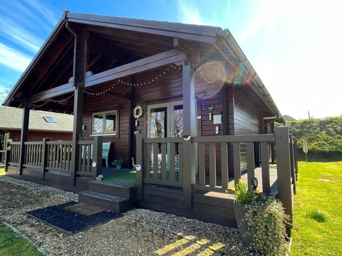 Exterior & Views 2, Hollybush Lodges, Somerset