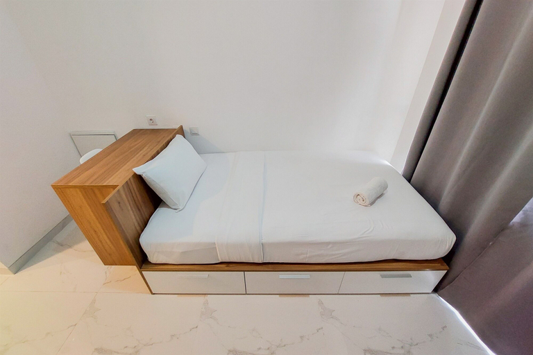 Room 3, Homey And Warm Studio Room At Sky House Bsd Apartment, South Tangerang