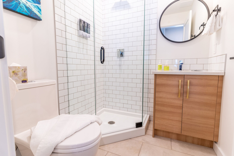 Bathroom 5, Basecamp Resorts Revelstoke, Columbia-Shuswap