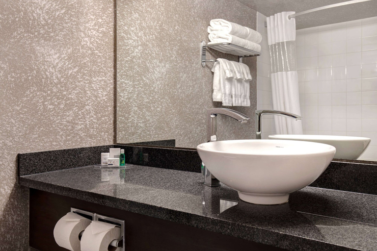 Bathroom 4, Days Inn by Wyndham Medicine Hat, Division No. 1
