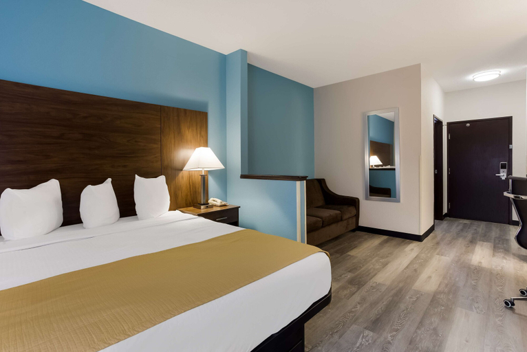 Bedroom 3, Best Western Crossroads Inn, Lake