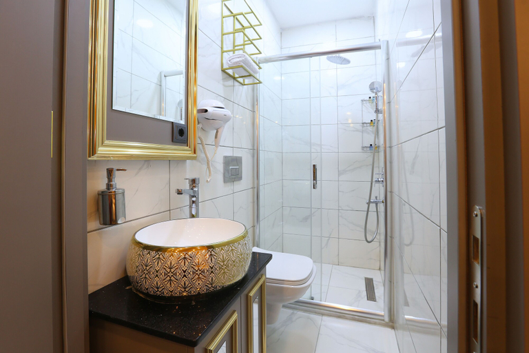 Bathroom 5, Santa Rio Taksim, Beyoğlu