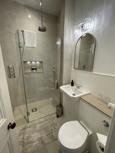 Bathroom 3, Bunchrew House Hotel, Highland