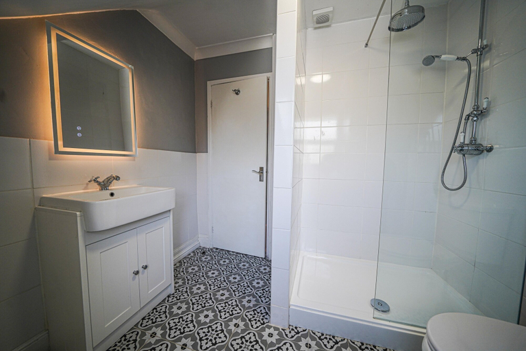 Bathroom 3, Gwydyr Hotel, Conwy