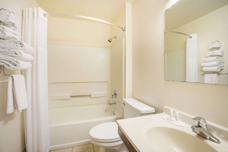 Bathroom 4, Super 8 by Wyndham Harlingen TX, Cameron