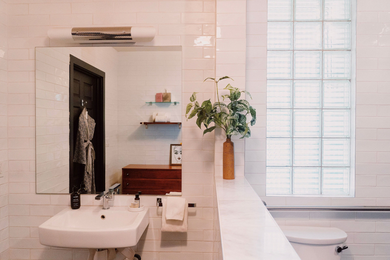 Bathroom 4, Villa Royale, Riverside