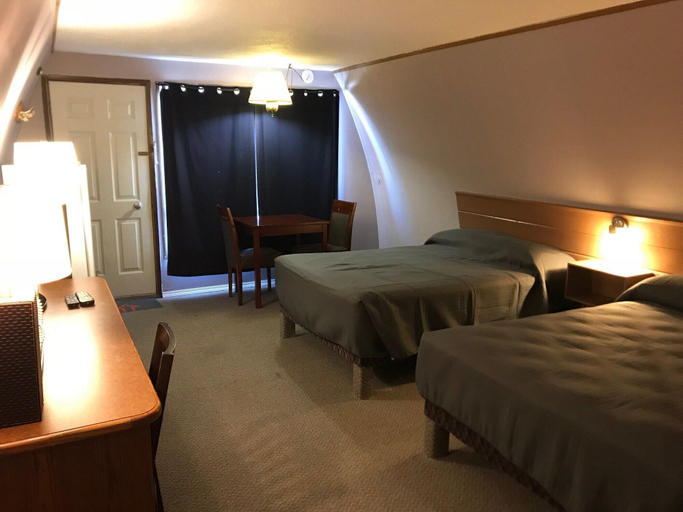Bedroom 5, The little chalet motel, Division No. 7