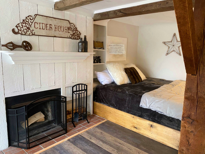 Bedroom 2, Farm Road Estate, Windham