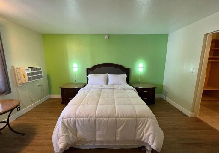 Bedroom 5, Moapa Motel, Clark