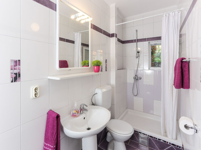 Bathroom, Villa Lina, Pojezerje