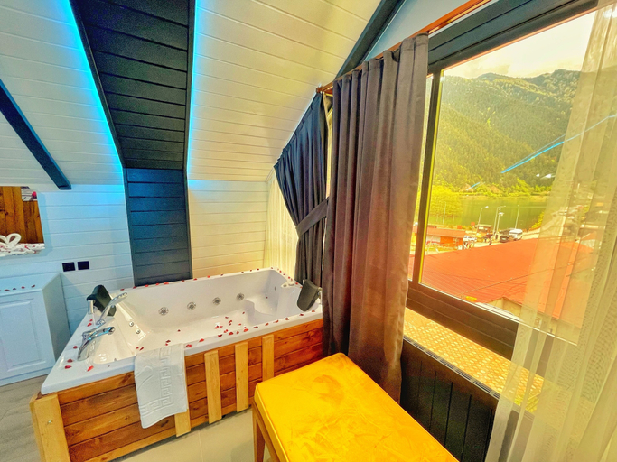 Private spa tub, Kaya Residence Uzungol, Çaykara
