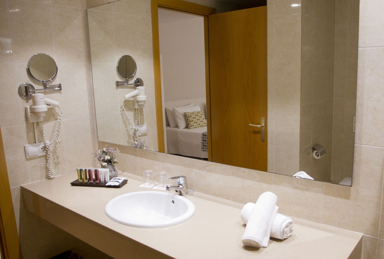 Bathroom 5, ALEGRIA Plaza Paris, Girona