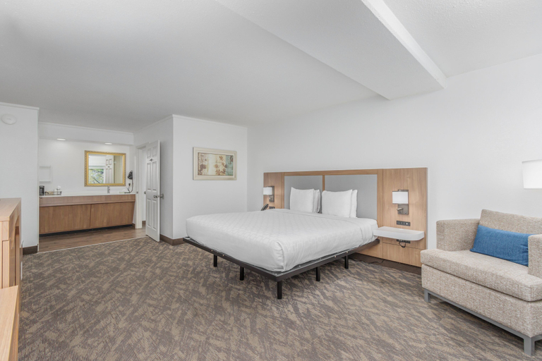 Bedroom 4, Crossroads Inn Suites, Sevier