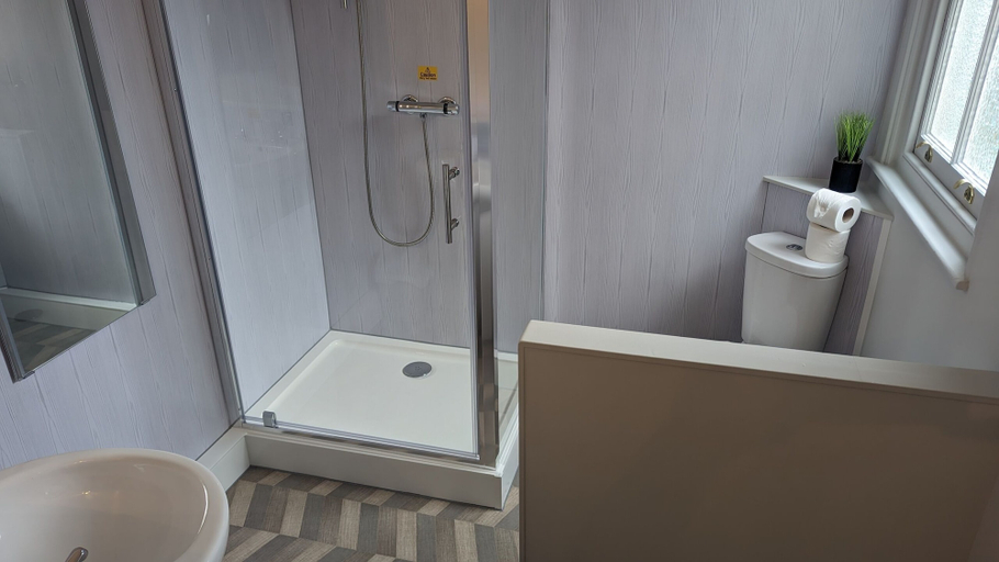 Bathroom 3, Dover Town Rooms, Kent