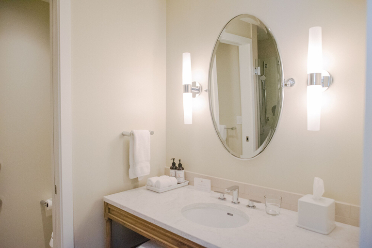 Bathroom 4, Outlook Inn, San Juan