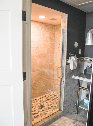Bathroom 4, St. Clair Inn, Saint Clair