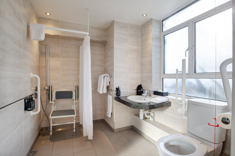 Bathroom 4, President Hotel, London